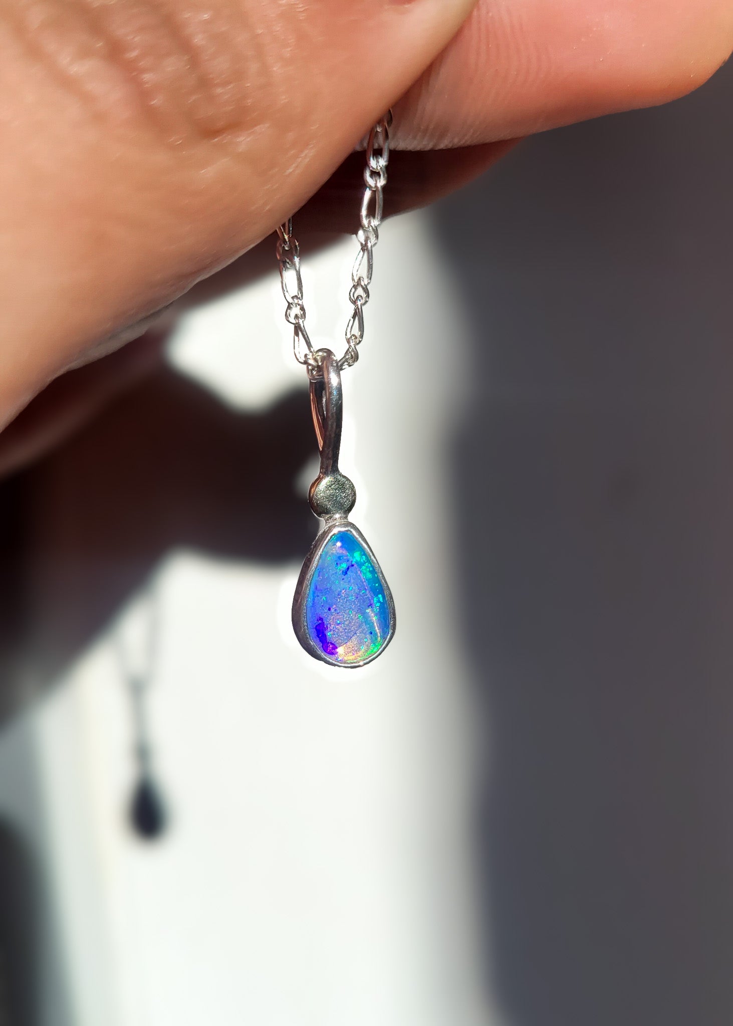 Colgante ópalo australiano sólido y oro 14k