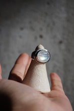 Cargar imagen en el visor de la galería, Anillo piedra luna
