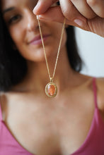 Cargar imagen en el visor de la galería, Colgante sunstone
