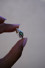 Cargar imagen en el visor de la galería, Anillo oval turmalina verde - Talla 13
