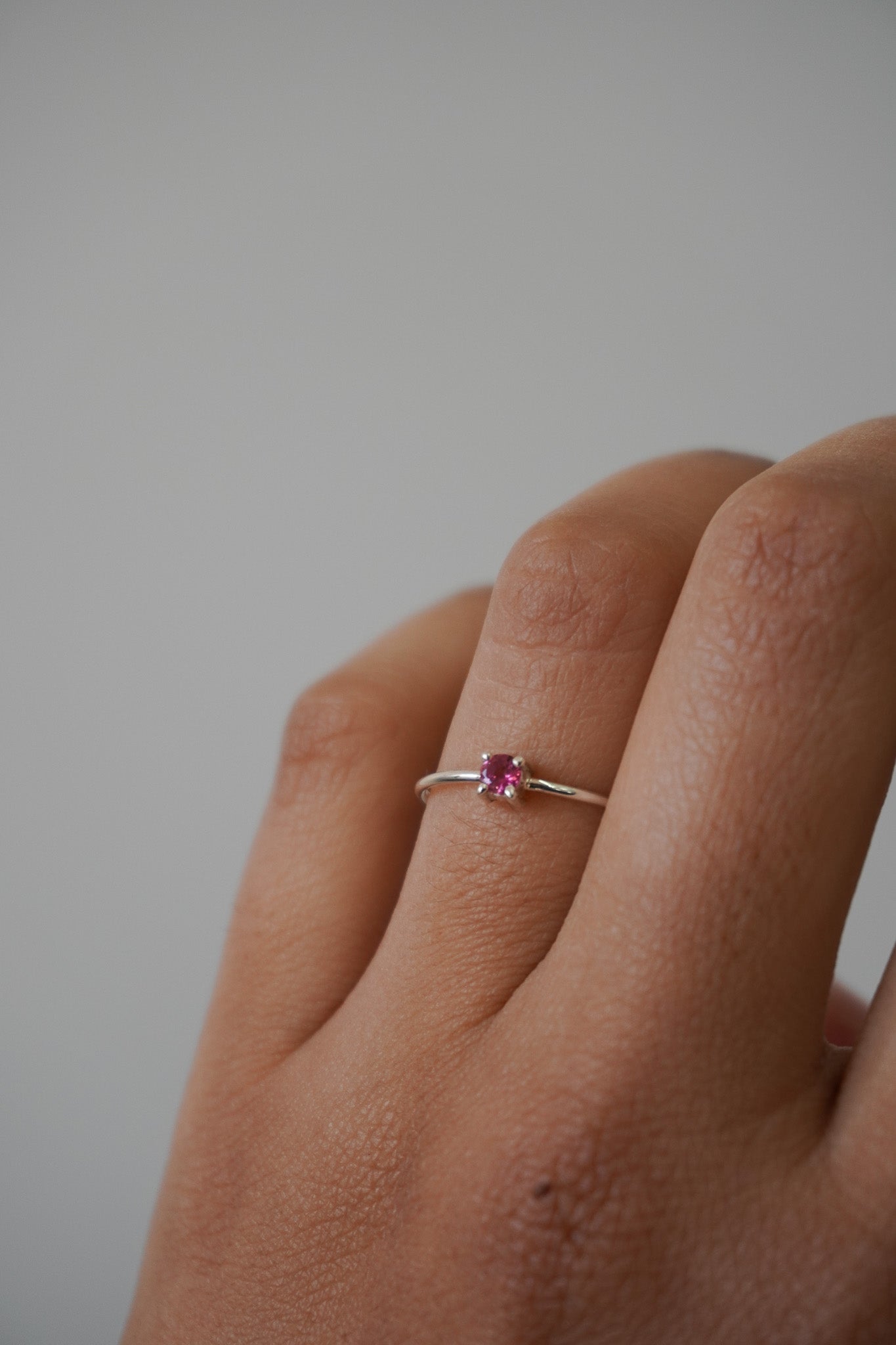 Anillo minimal turmalina rosa