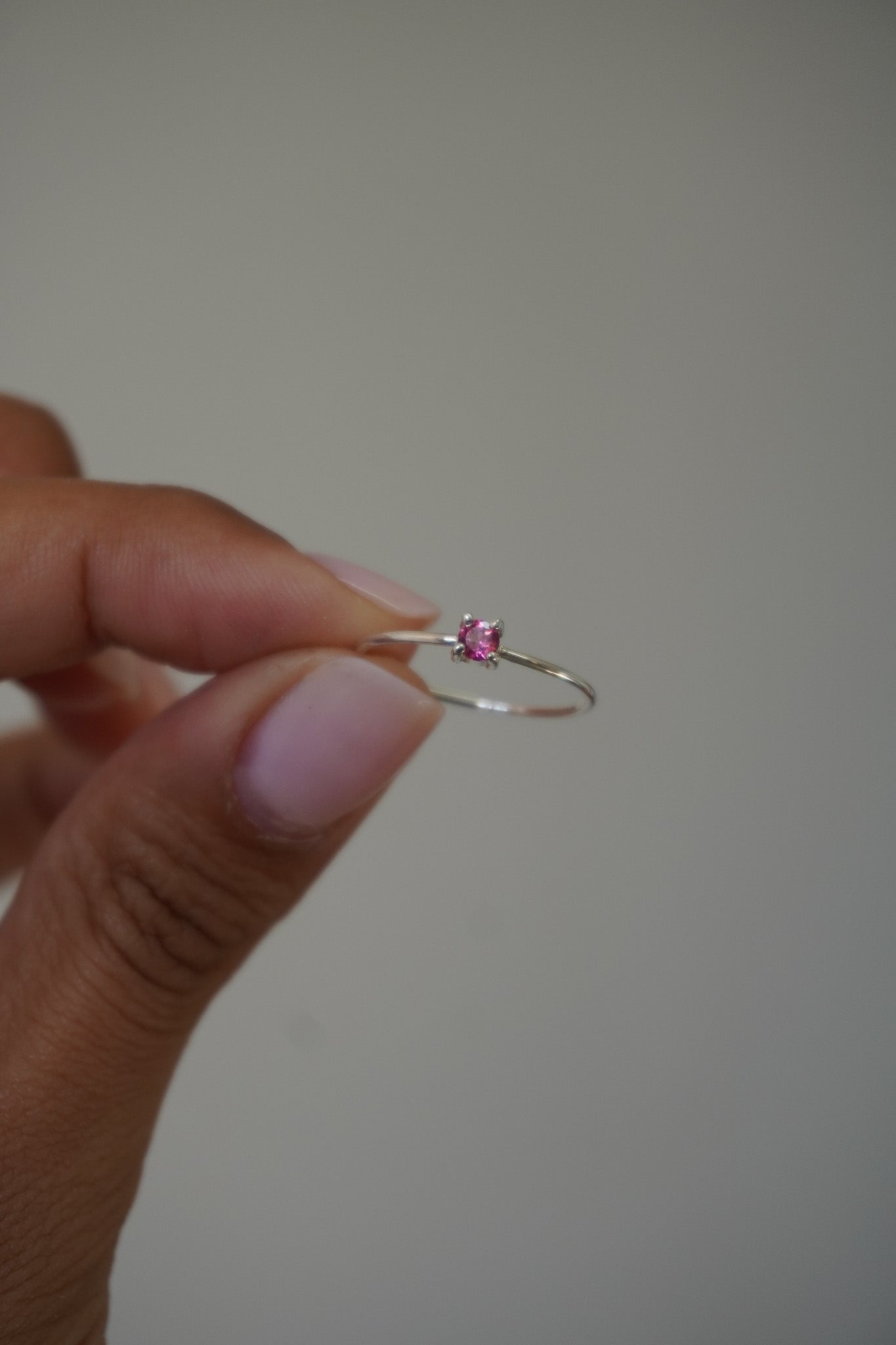 Anillo minimal turmalina rosa