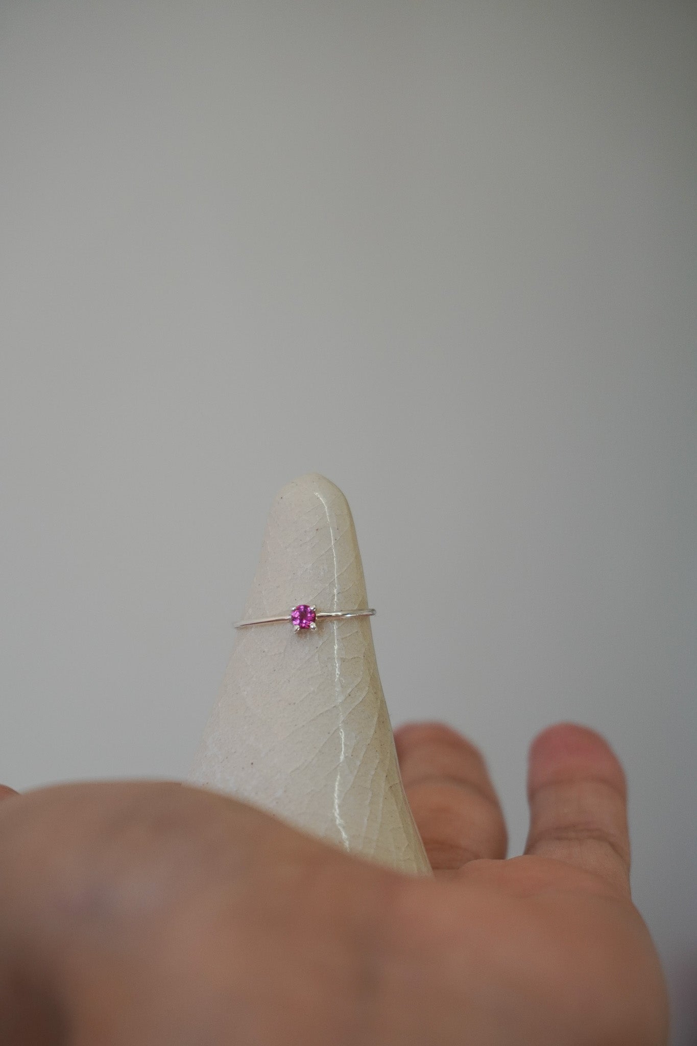 Anillo minimal turmalina rosa