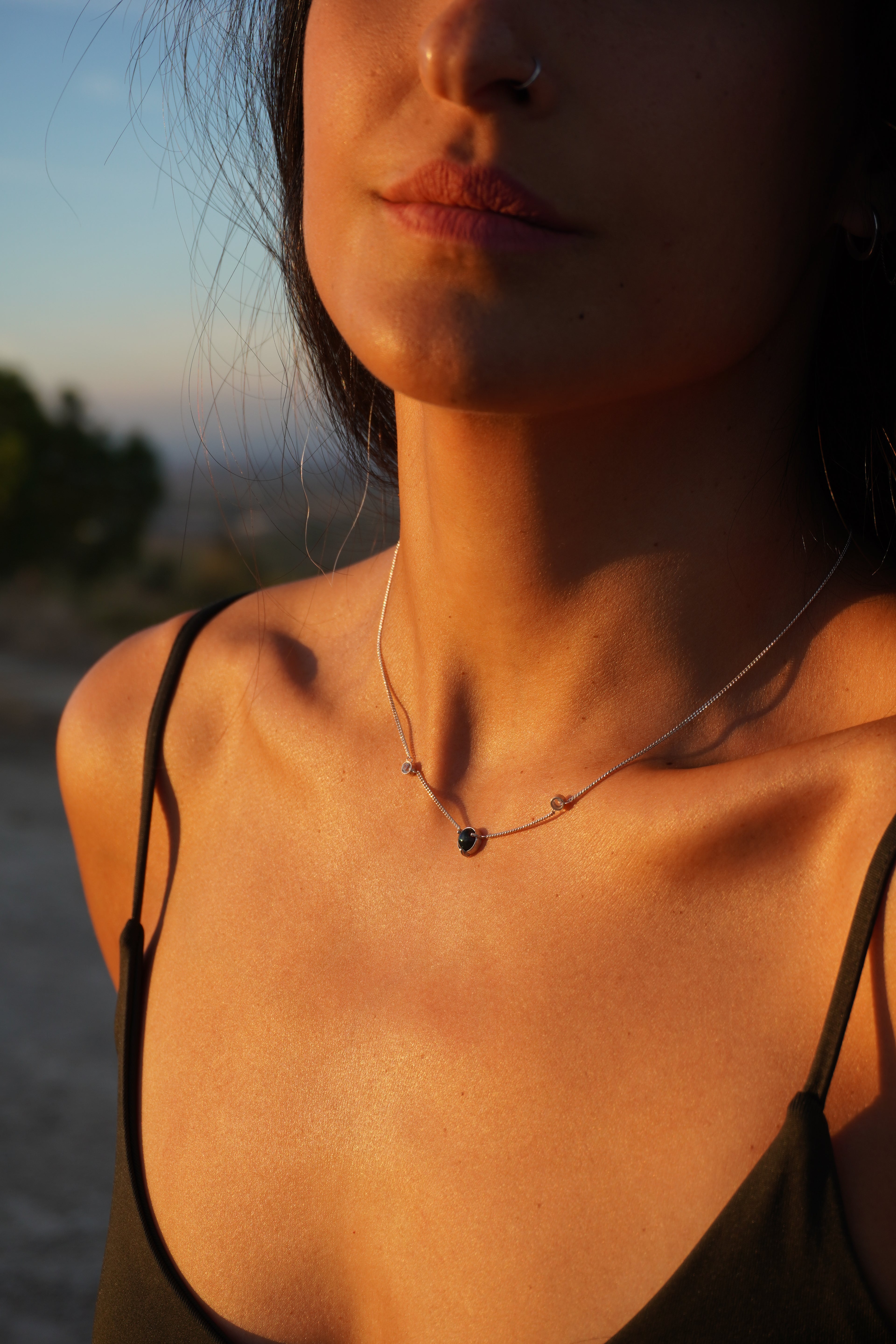 Ópalo etíope negro y circonitas