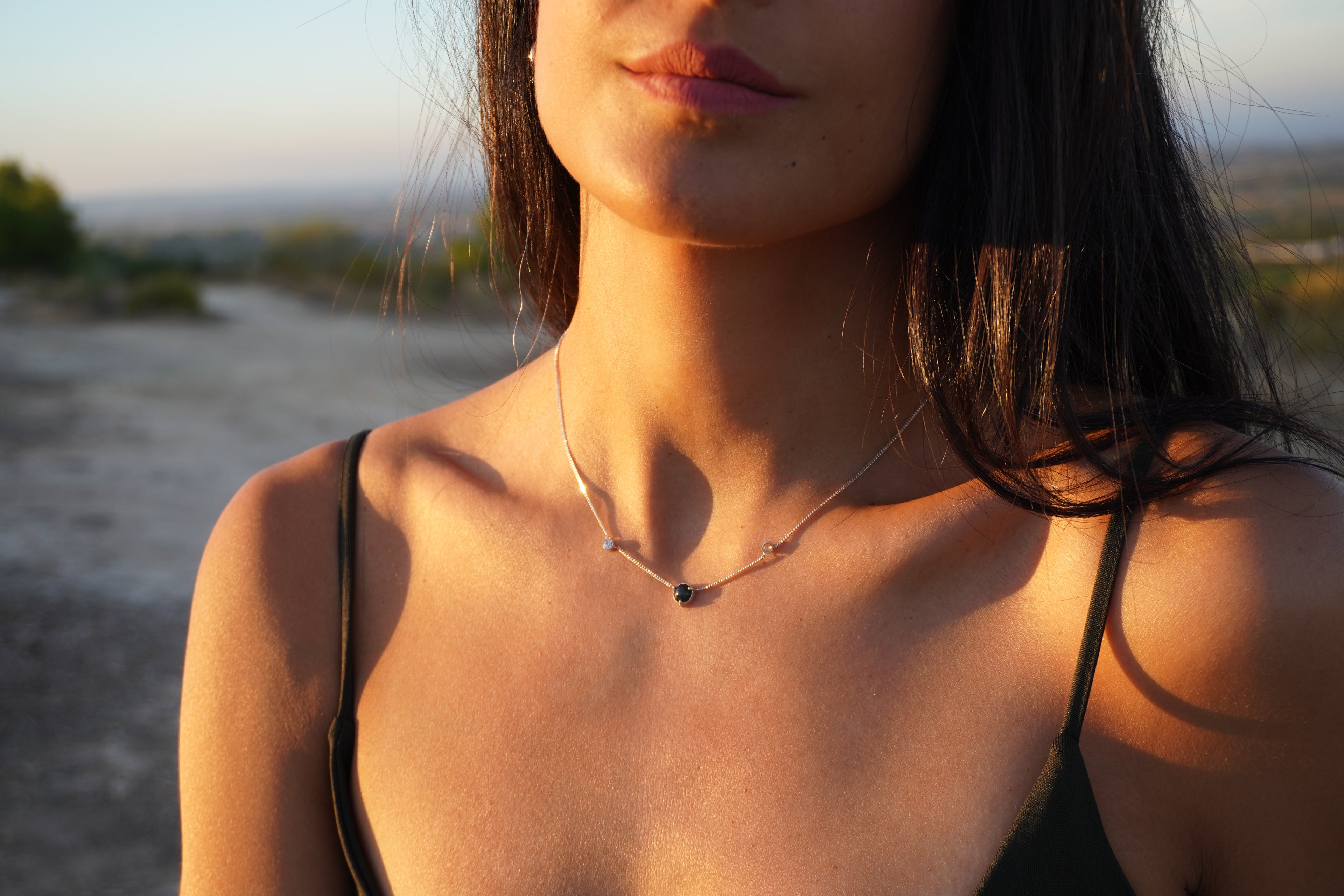 Ópalo etíope negro y circonitas