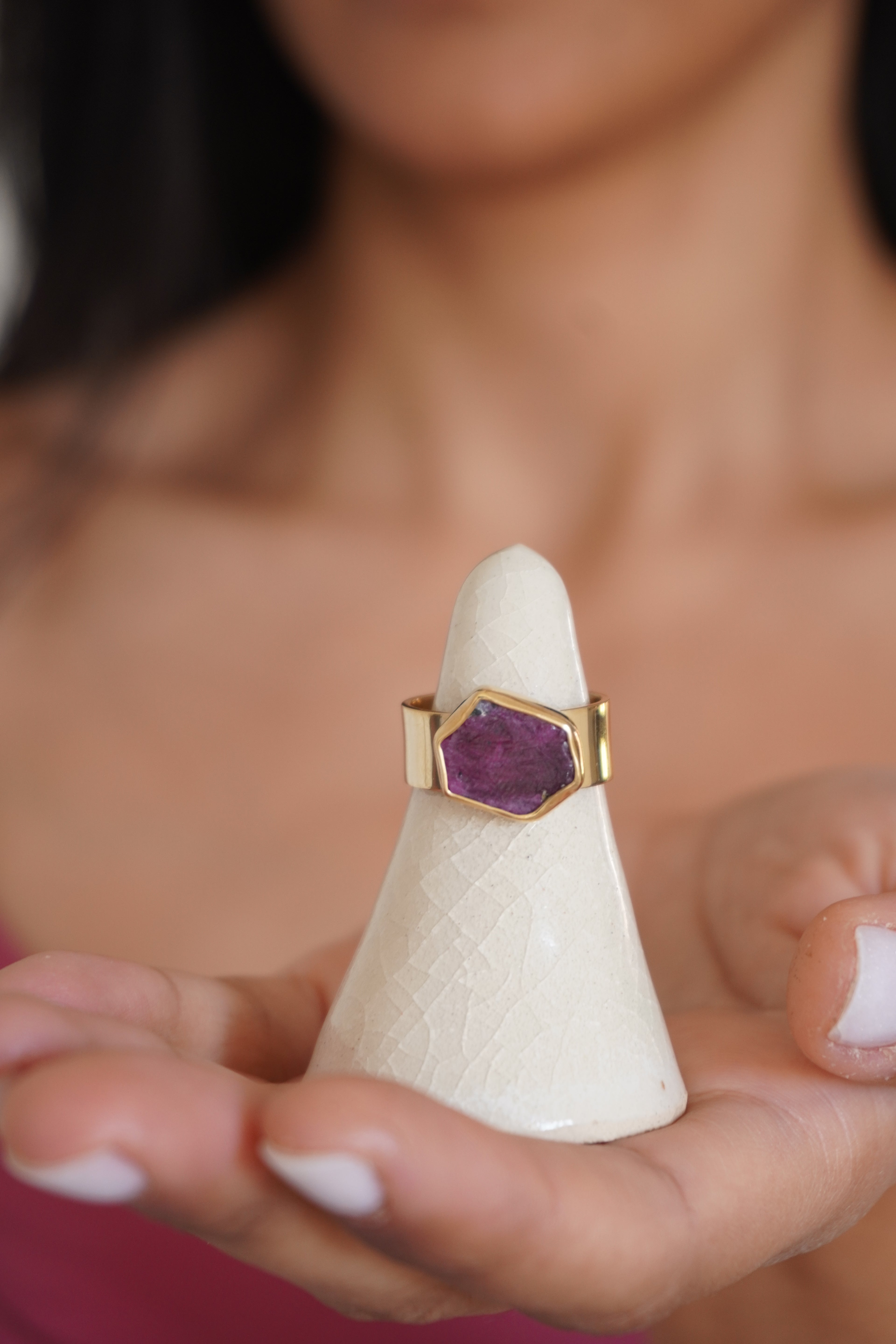 Anillo rubí bañado en oro (talla 18)