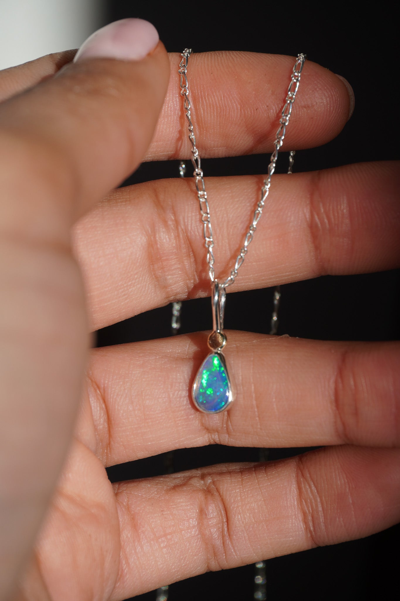 Colgante ópalo australiano sólido y oro 14k