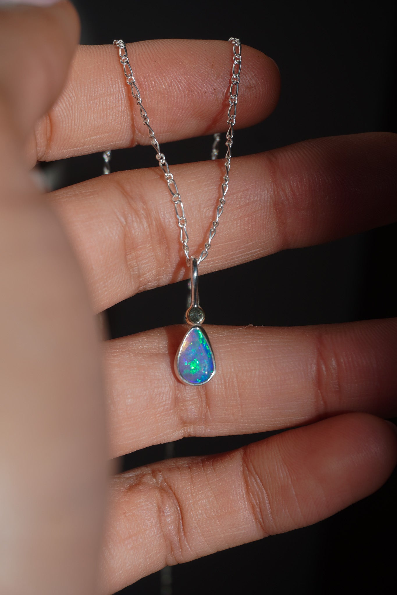 Colgante ópalo australiano sólido y oro 14k