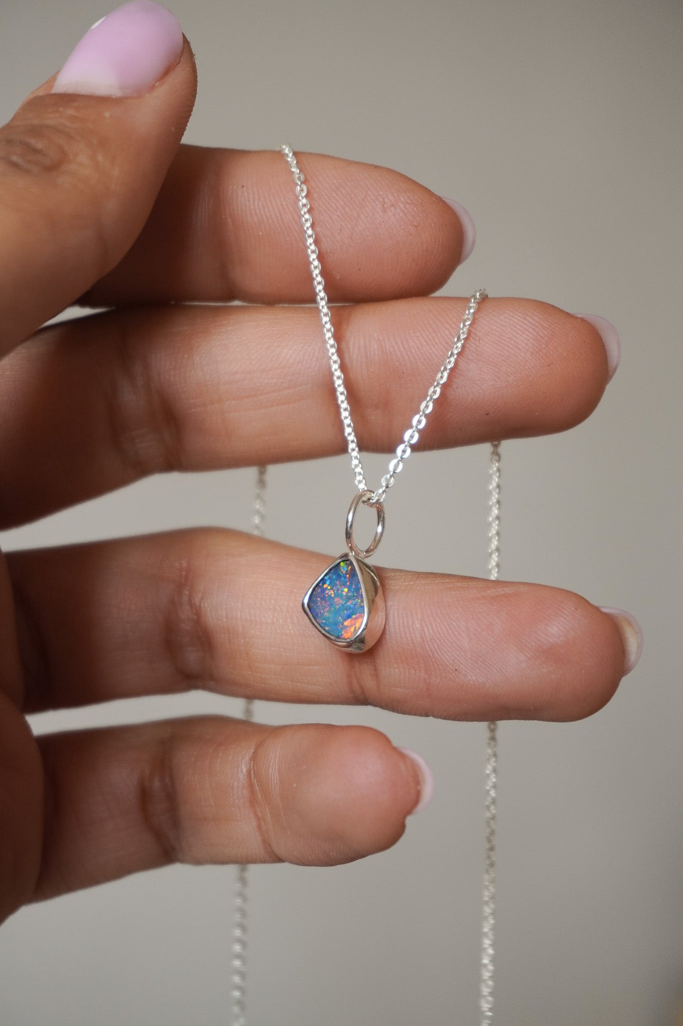 Colar doblete ópalo australiano