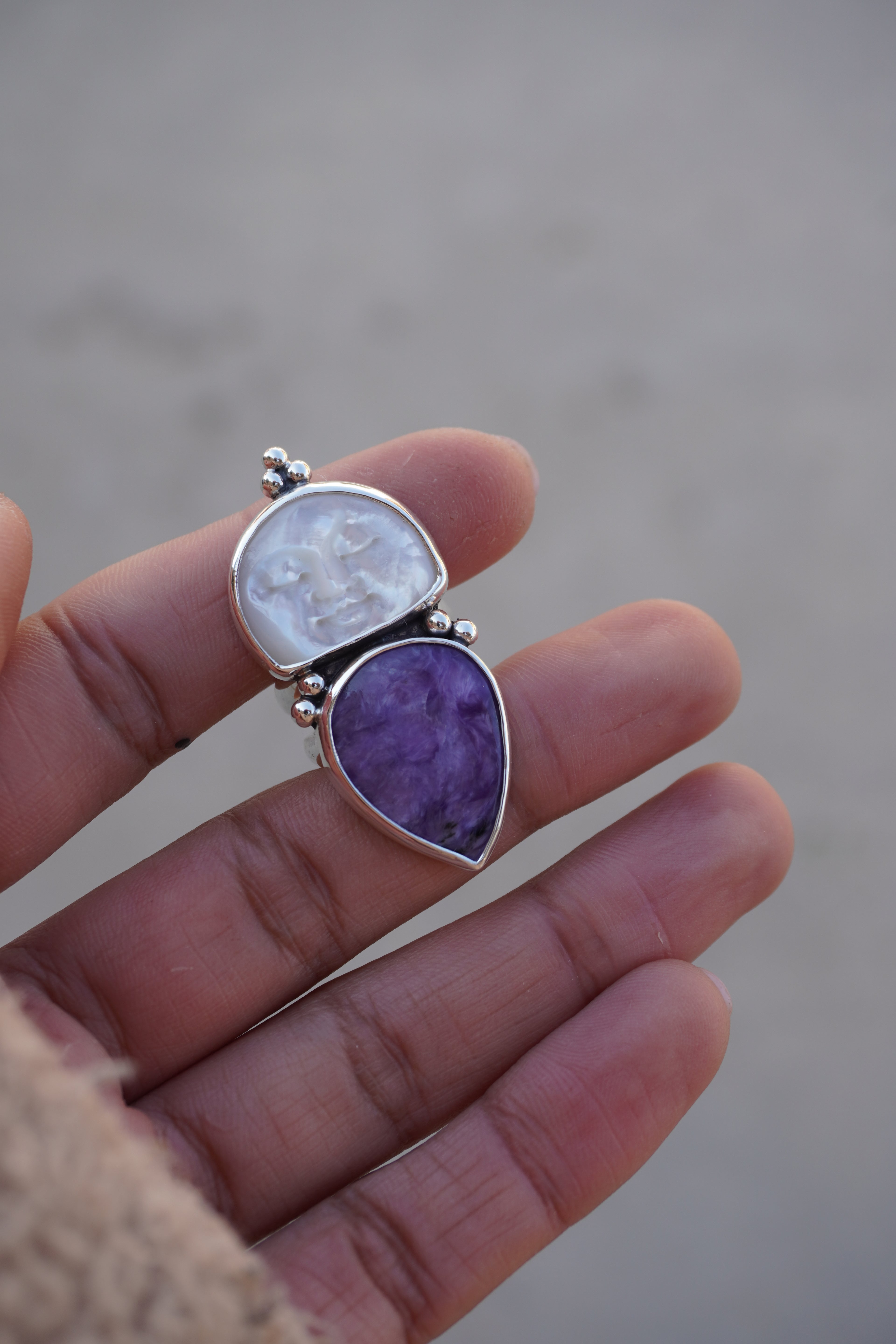 Anillo mujer cíclica charoita  (Talla 13)
