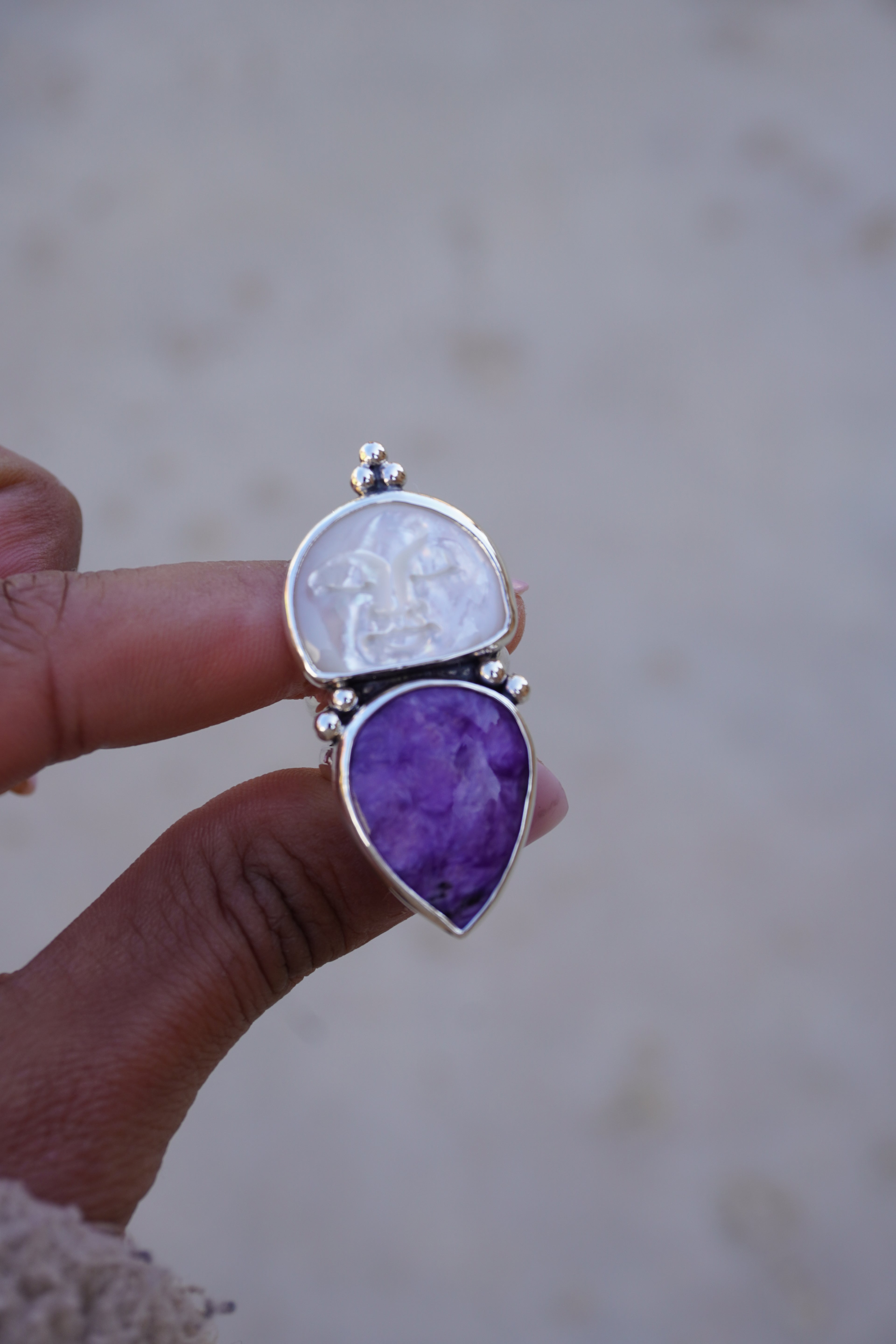 Anillo mujer cíclica charoita  (Talla 13)