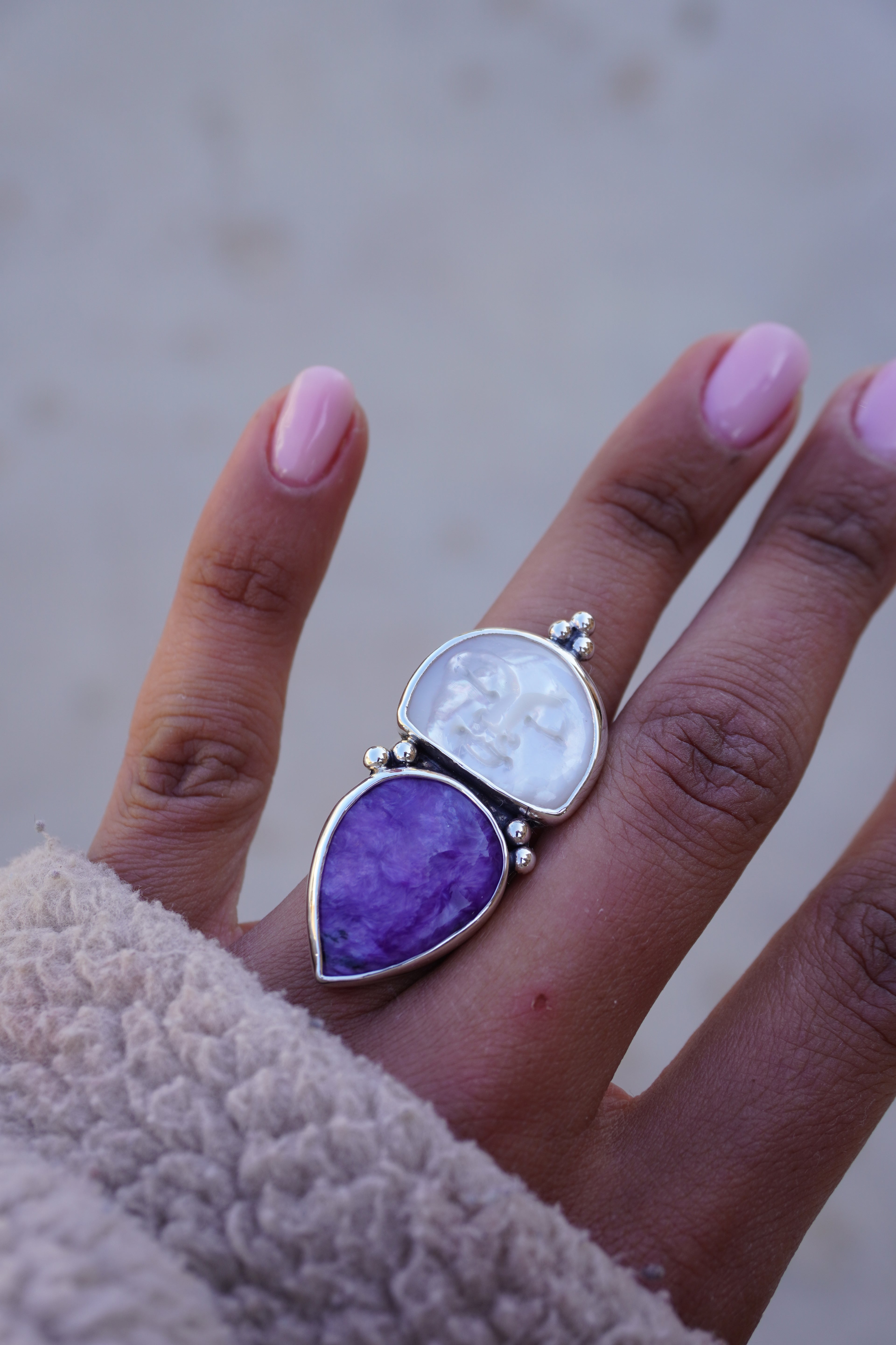 Anillo mujer cíclica charoita  (Talla 13)