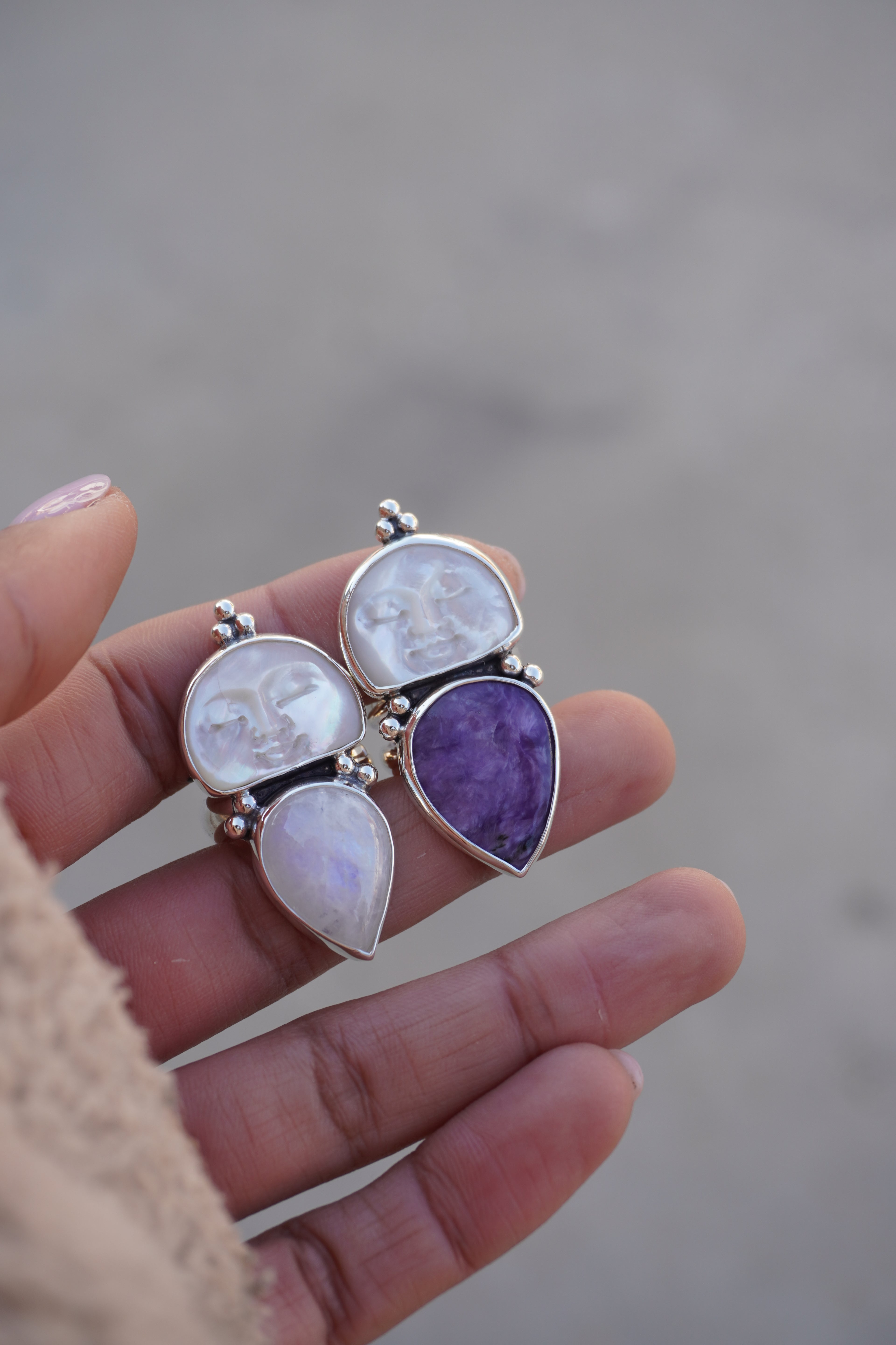 Anillo mujer cíclica charoita  (Talla 13)