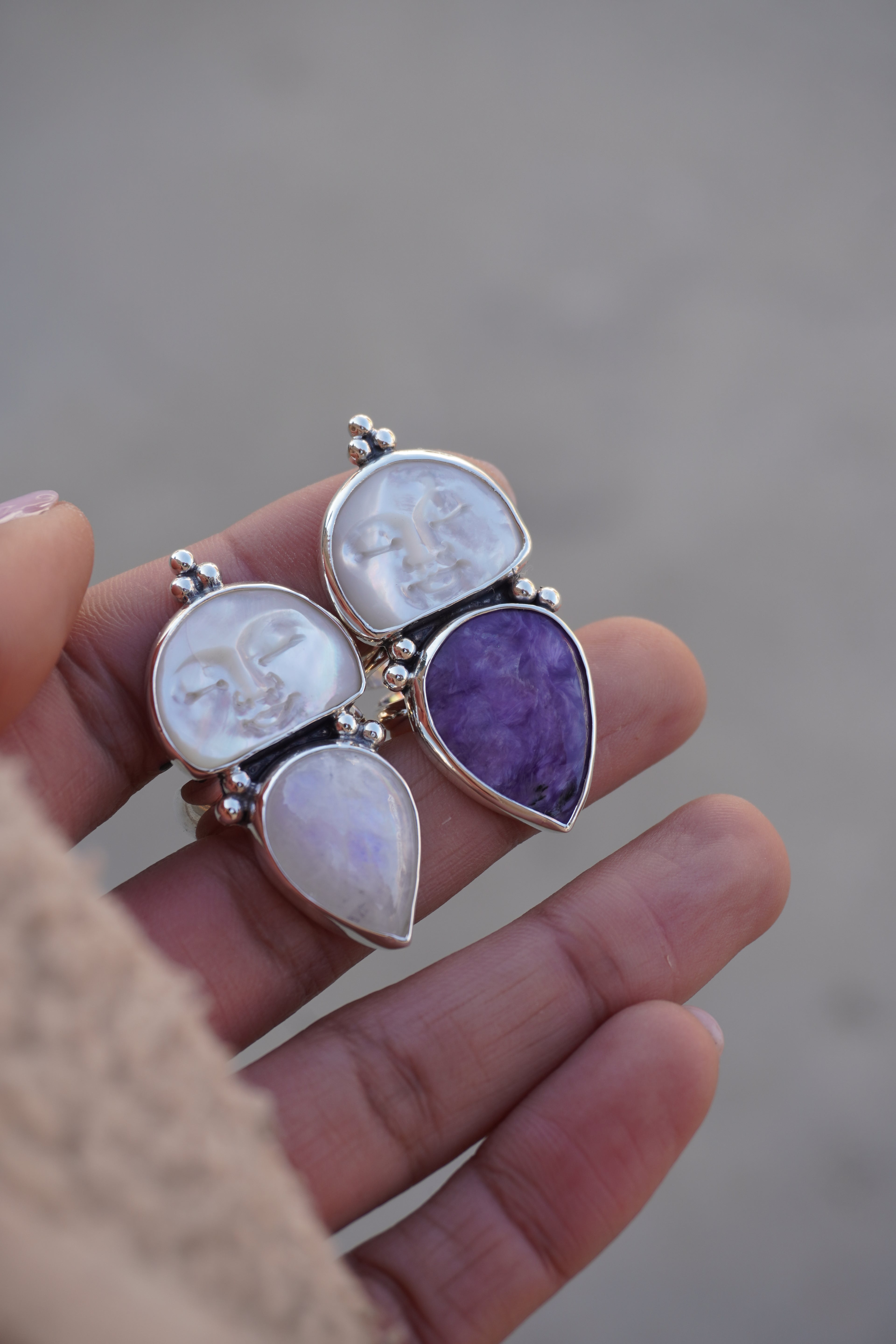 Anillo mujer cíclica charoita  (Talla 13)