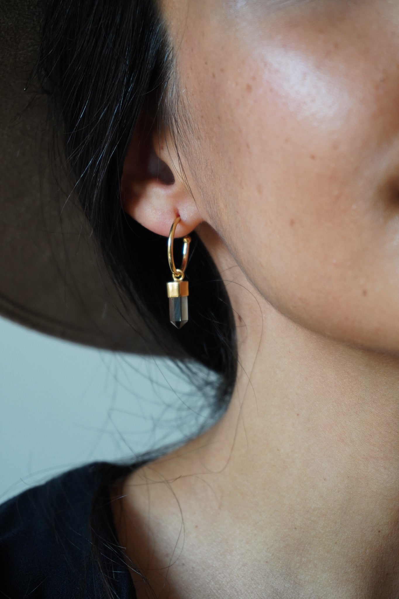 ✨Aros mini puntas cuarzo ahumado