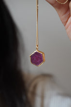 Cargar imagen en el visor de la galería, Collar rubí en bruto
