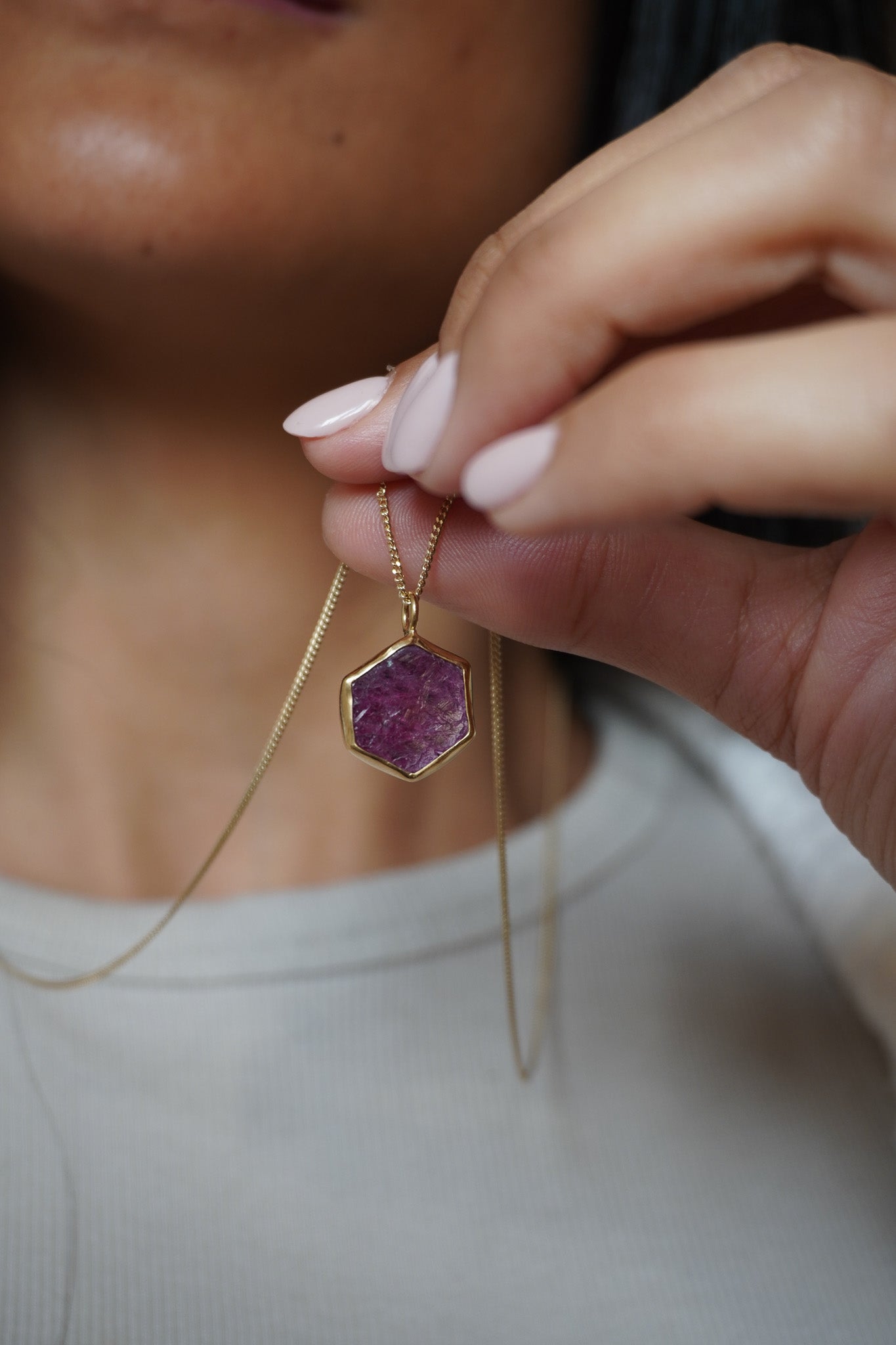 Collar rubí en bruto