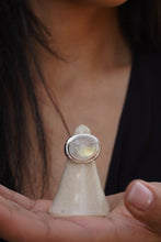 Cargar imagen en el visor de la galería, Anillo piedra luna
