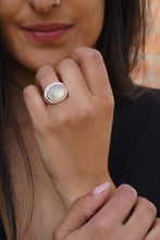 Cargar imagen en el visor de la galería, Anillo piedra luna
