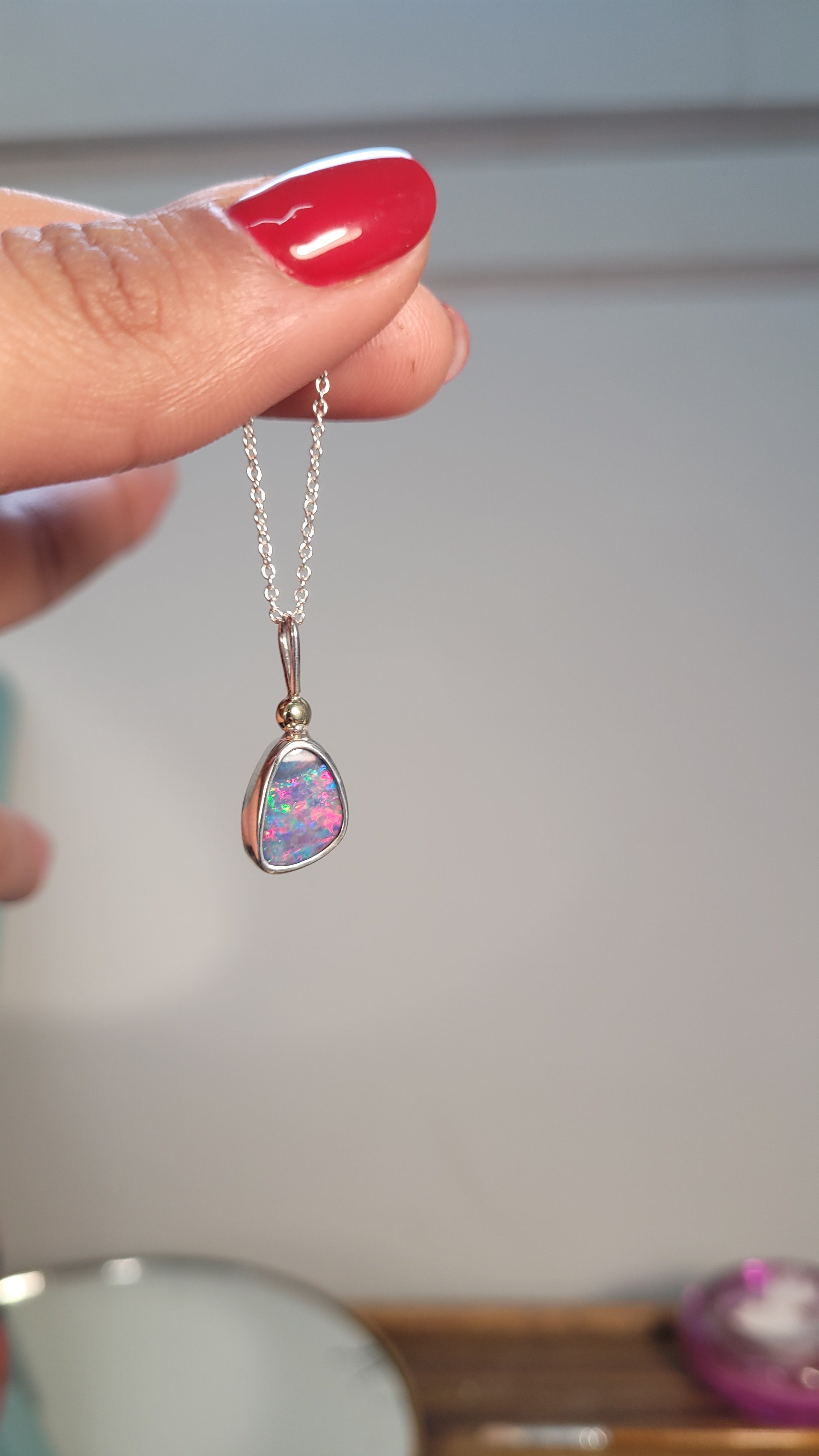 Colgante doblete ópalo australiano y oro 14k