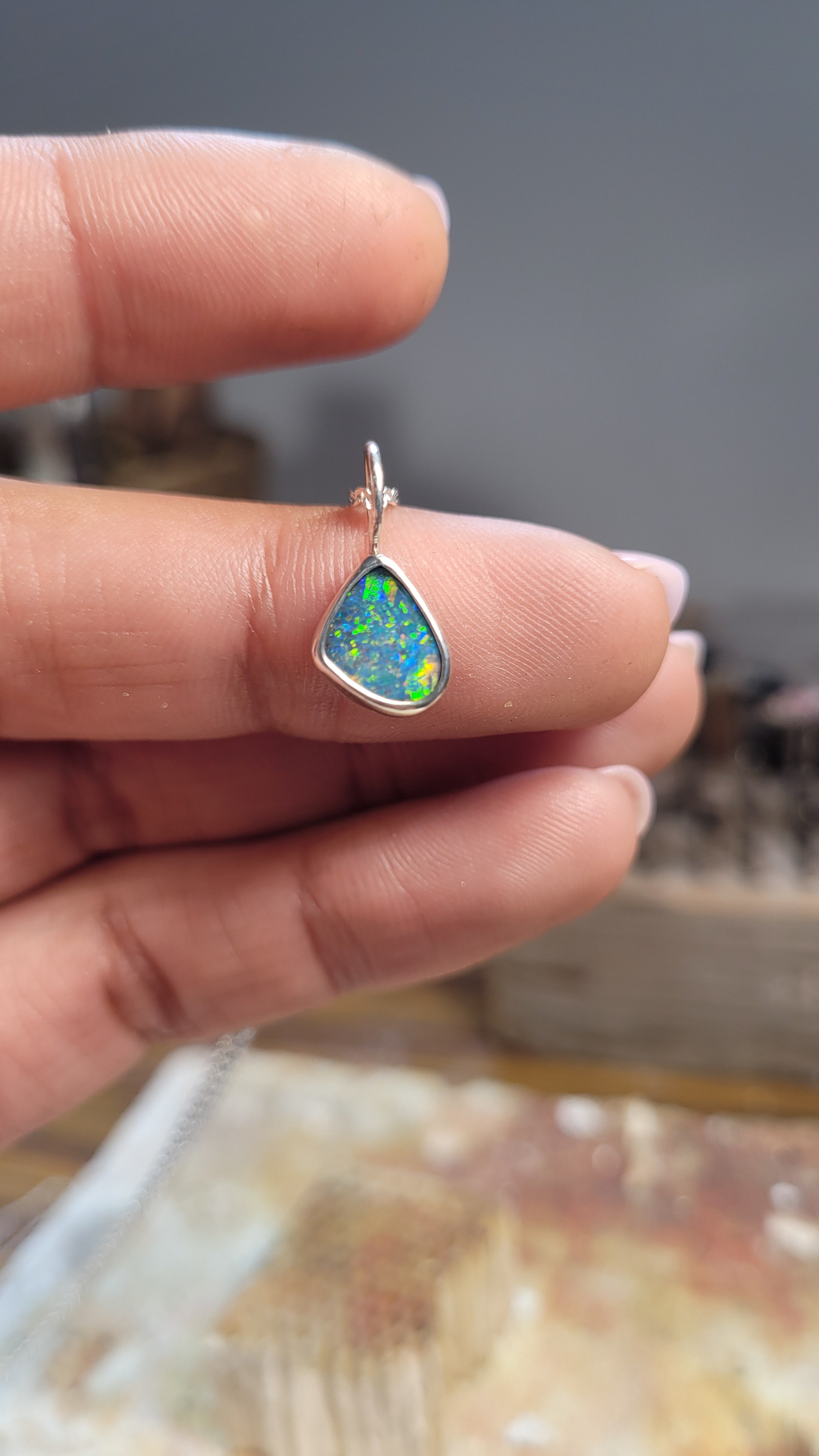 Colar doblete ópalo australiano