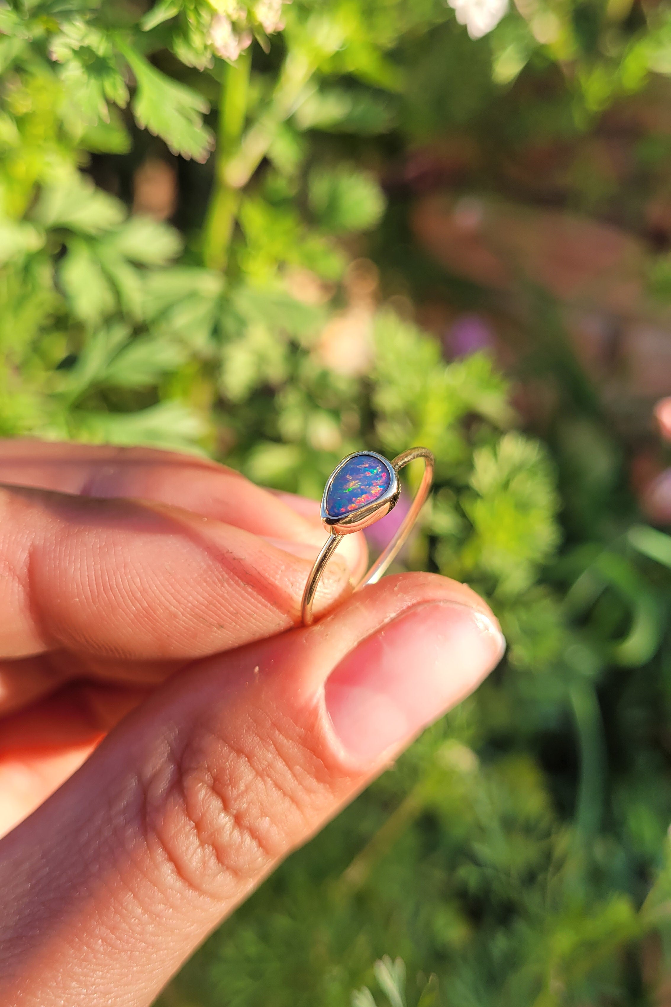 Anillo ópalo australiano y oro 14k